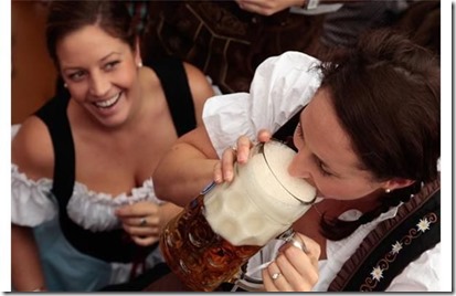 beer maids at octoberfest